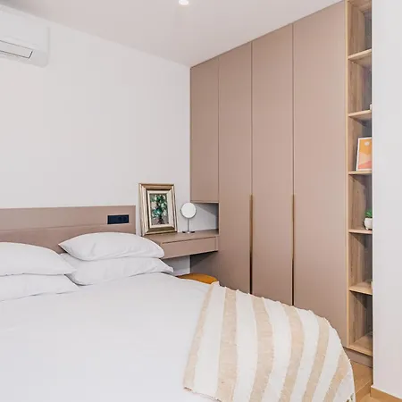 Luxury Lariv Krk Appartamento *