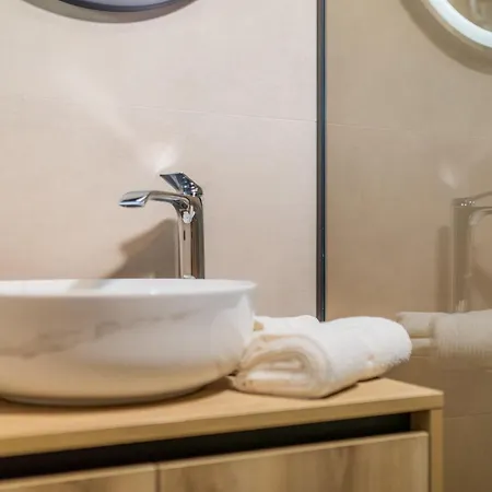 Luxury Apartment Lariv II With Pool Apartment Krk Town