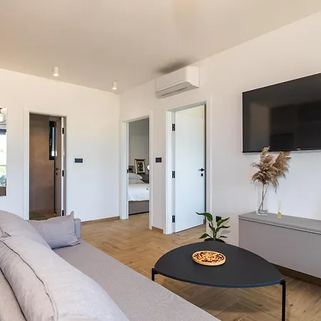 Luxury Apartment Lariv II With Pool *