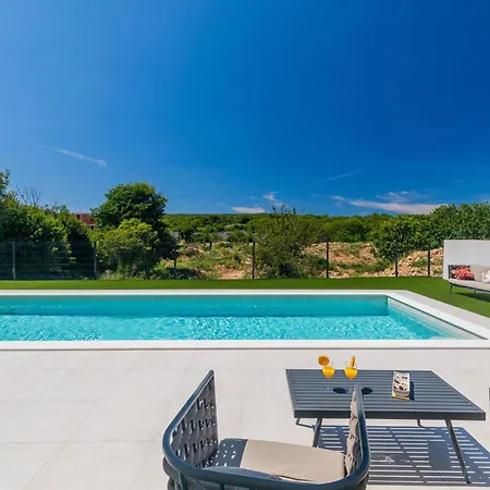 Lägenhet Luxury Lariv Ii With Pool Krk Town