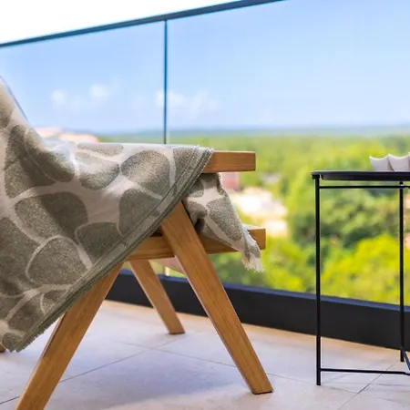아파트 Luxury Lariv Ii With Pool *