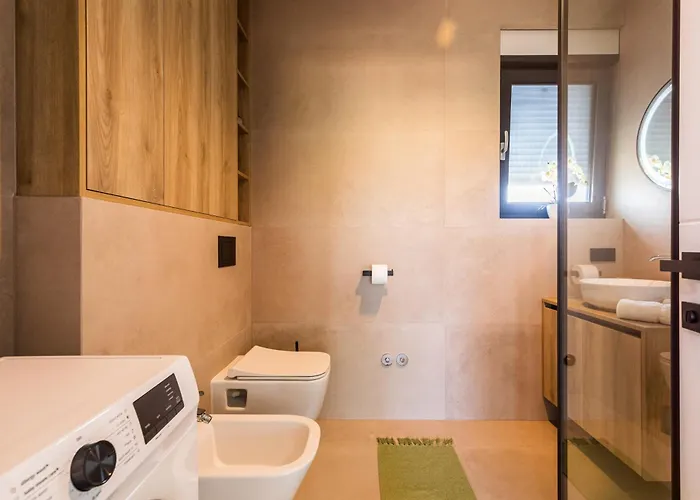 Luxury Lariv Ii With Pool *