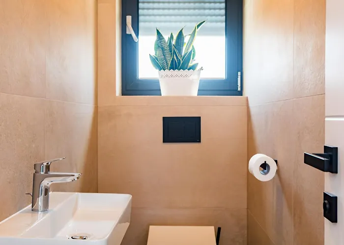 Luxury Lariv Ii With Pool * Krk Town