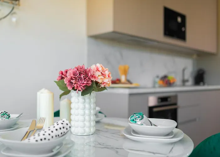 Lägenhet Luxury Lariv Ii With Pool