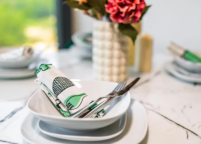 Lägenhet Luxury Lariv Ii With Pool *