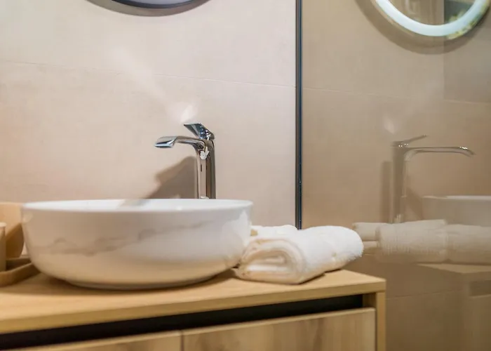 Luxury Lariv Ii With Pool Daire Krk Town