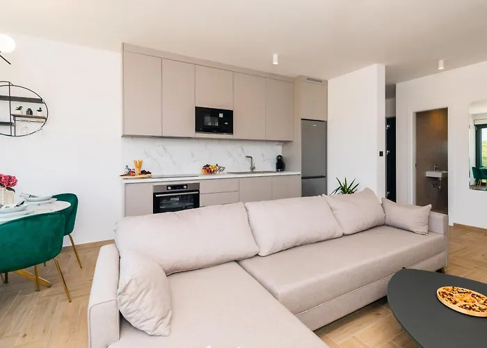 Luxury Lariv Ii With Pool Krk Town