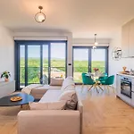 Luxury Lariv Ii With Pool * Veglia