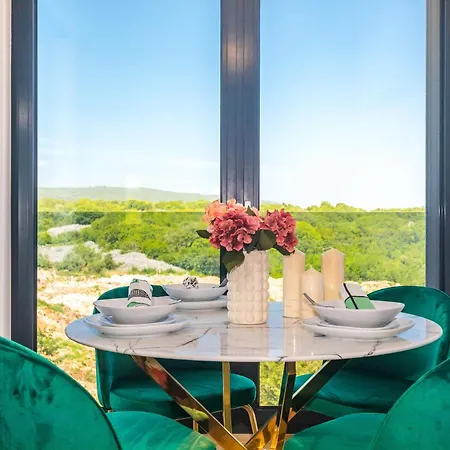 Luxury Apartment Lariv II With Pool *