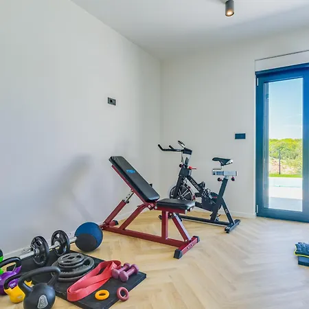 アパート Luxury Apartment Lariv II With Pool クルク